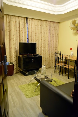 Apartment, 2 Bedrooms | Living area