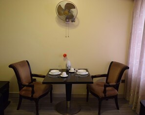 Apartment, 1 Bedroom | In-room dining - New Avon Apartments (Dar es Salaam)