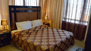 In-room safe, soundproofing, iron/ironing board, free WiFi