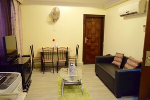 Apartment, 2 Bedrooms | Living area