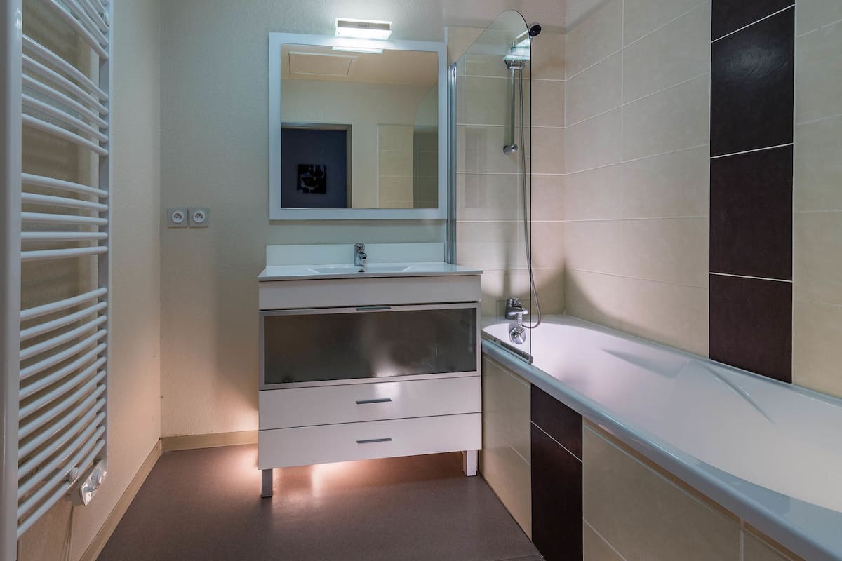 Maison Familiale, 2 chambres | Salle de bain