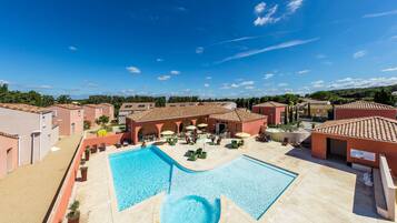 Seasonal outdoor pool, sun loungers