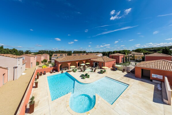 Seasonal outdoor pool, pool loungers