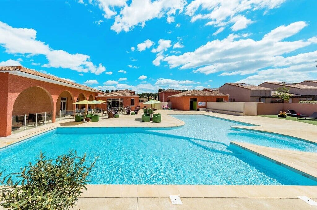 Seasonal outdoor pool, pool loungers