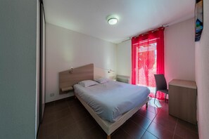 1 chambre, bureau, rideaux occultants, chambres insonorisées