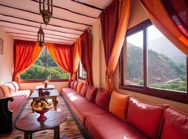 Con mesas al aire libre 