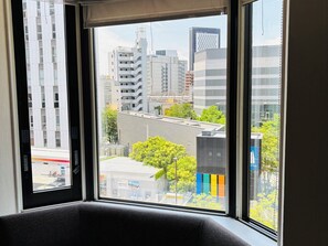 Værelse til 3 personer - 3 enkeltsenge - ikke-ryger | Dundyner, skrivebord, mørklægningsgardiner, strygejern/strygebræt