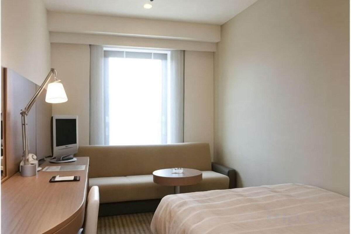 Down duvets, desk, blackout curtains, iron/ironing board (on request)