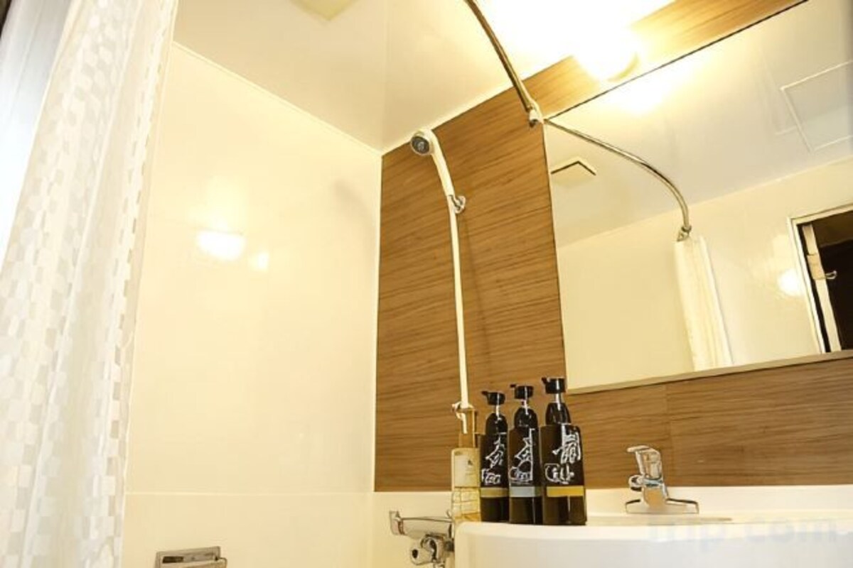 Combined shower/bathtub, hair dryer, slippers, electronic bidet