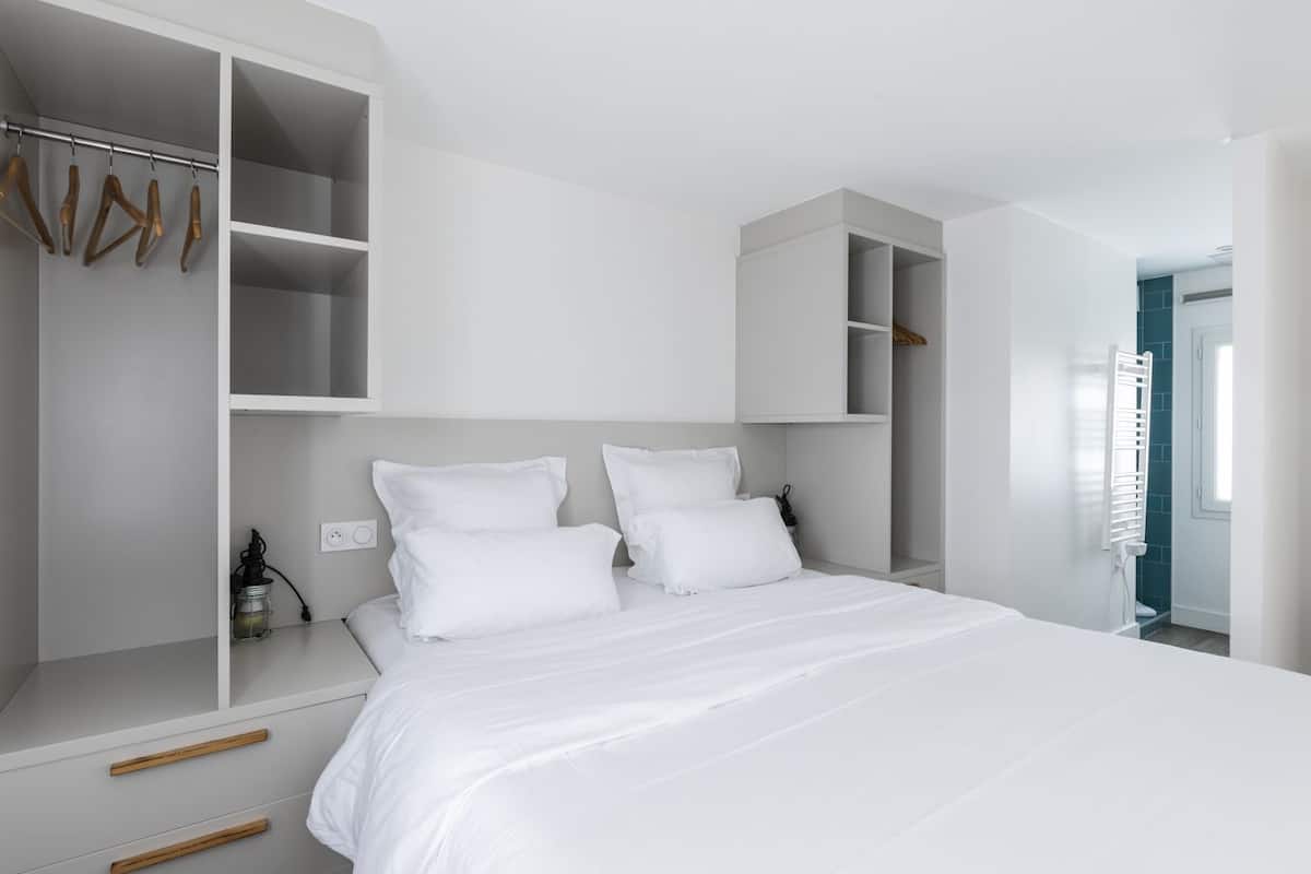 Villa (2 Queen Beds and 4 Single Beds) | Premium bedding, pillowtop beds, laptop workspace, soundproofing