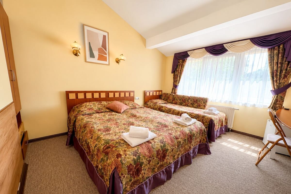 1 bedroom, desk, laptop workspace, blackout drapes