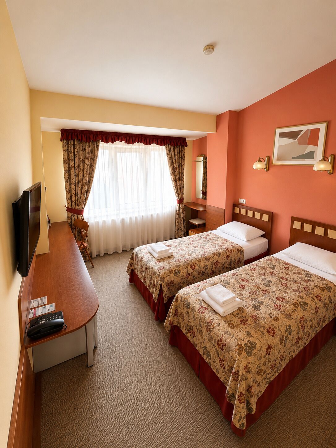 Superior Double or Twin Room | 1 bedroom, desk, laptop workspace, blackout drapes