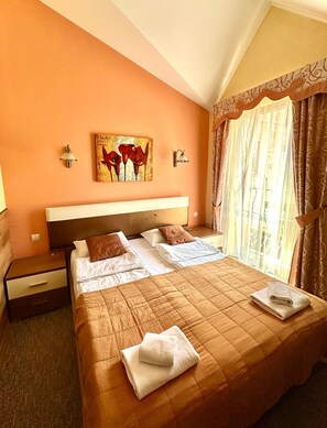 Standard Double or Twin Room | 1 bedroom, individually decorated, individually furnished, desk - Leotel Hotel (Lviv)