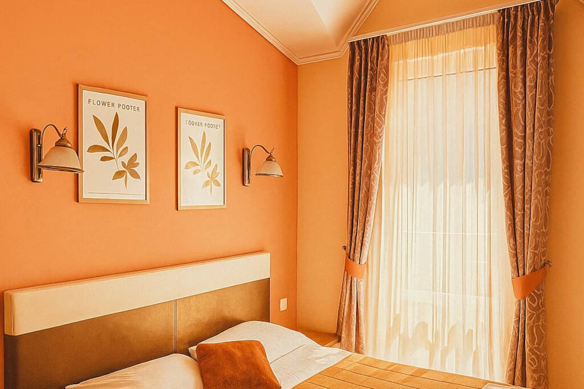 Standard Double or Twin Room | 1 bedroom, desk, laptop workspace, blackout drapes
