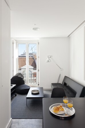 Living area - Hello Lisbon Santa Apolonia Apartments (Lisbon)