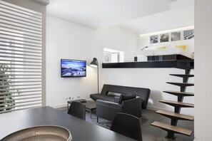 Living area - Hello Lisbon Santa Apolonia Apartments (Lisbon)