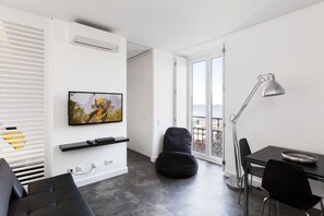 Superior Studio | Living area