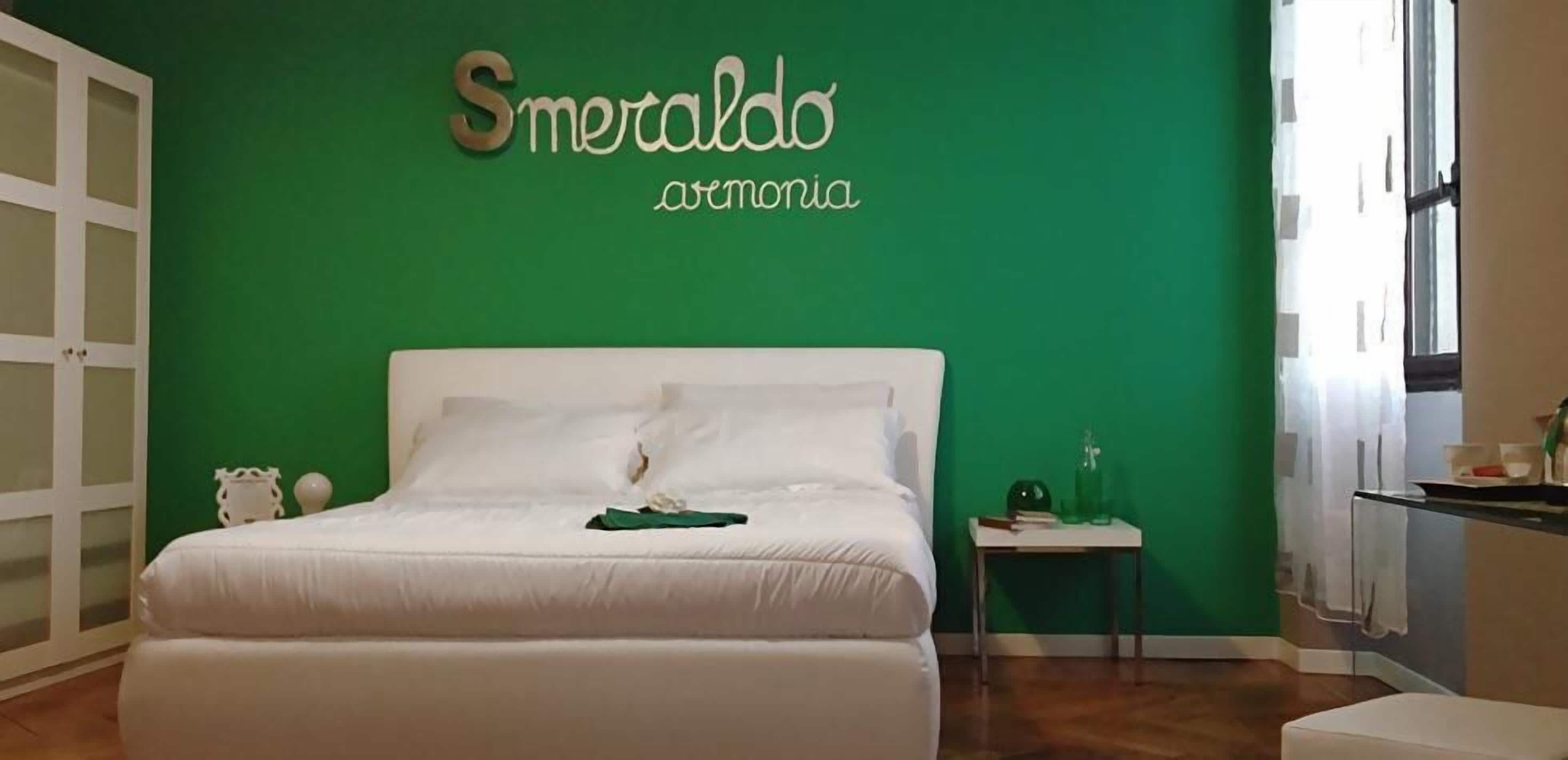 记忆海绵床垫、客房内保险箱、办公桌、遮光窗帘