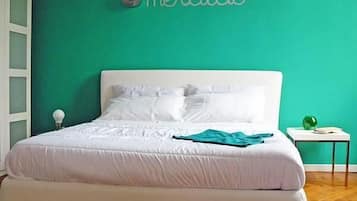 Colchones con efecto memoria y caja de seguridad en la habitación