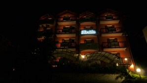 A multi-story hotel with balconies and a prominent 'Florida' sign. - Hotel Florida (Molveno)