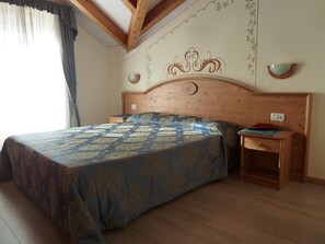 Couette en duvet d'oie, minibar, coffres-forts dans les chambres, bureau