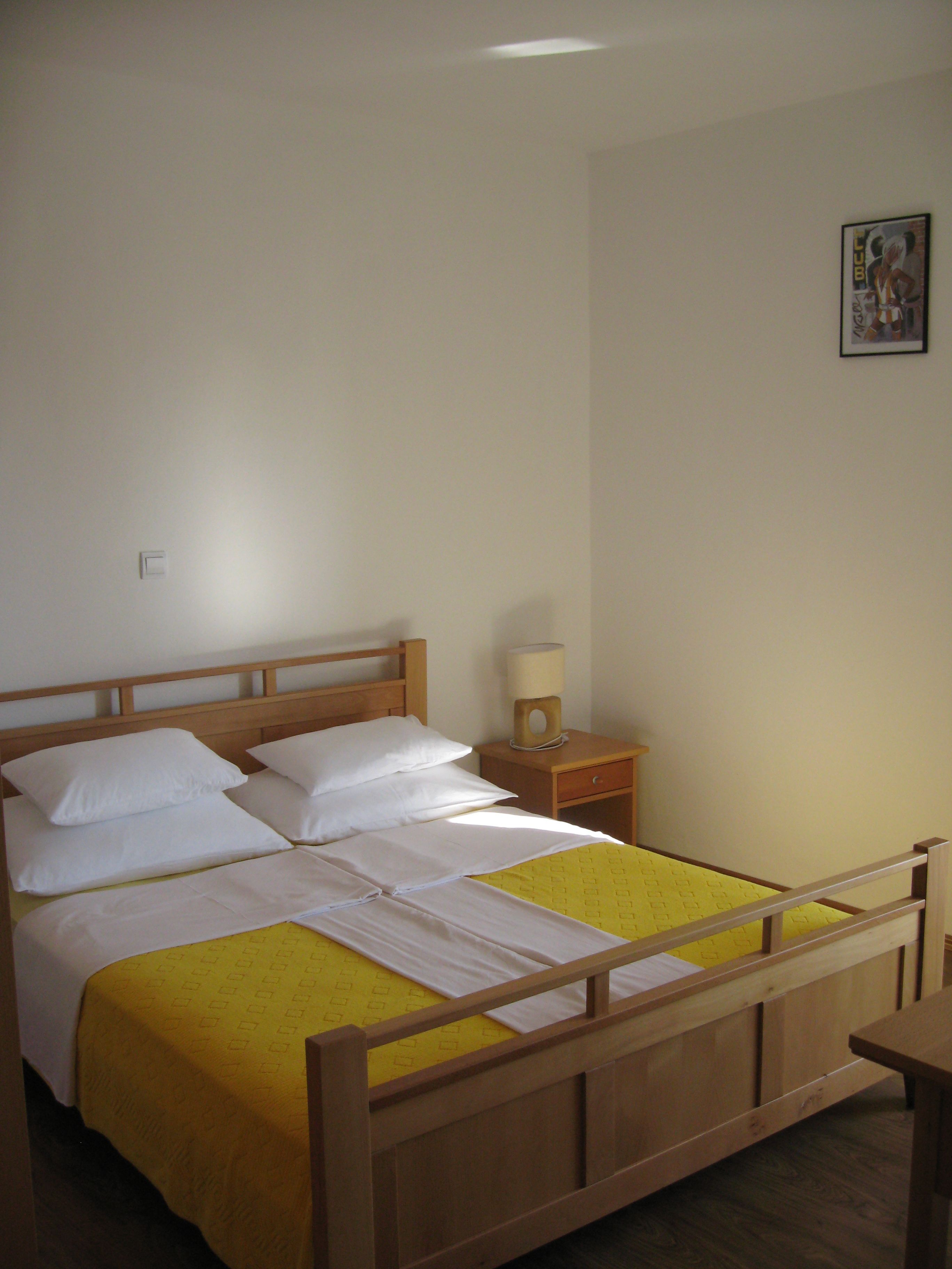 Apartamento estándar, 2 habitaciones, vistas al mar | Cortinas opacas, wifi gratis, ropa de cama