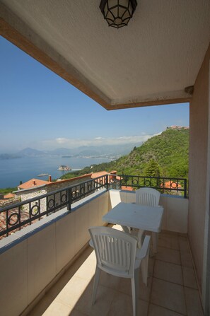 Chambre classique double, 1 lit double, salle de bain privée, vue sur la mer | Vue de la chambre