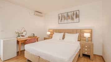 Habitación estándar doble, baño privado, vistas a la montaña | Cortinas opacas, wifi gratis, ropa de cama