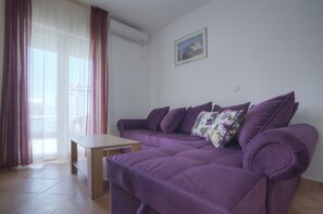 Standard Apartment, 1 Bedroom, Sea View | Living area | TV - Apartments Djurasevic (Blizikuce)