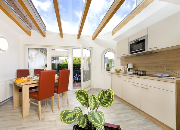 Condo, 1 Bedroom, Terrace | In-room dining