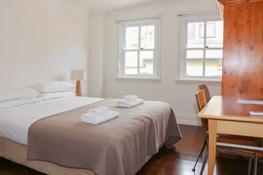 Room, Ensuite | Desk, iron/ironing board, free WiFi, bed sheets - Glasgow Arms Hotel Ultimo (Ultimo)