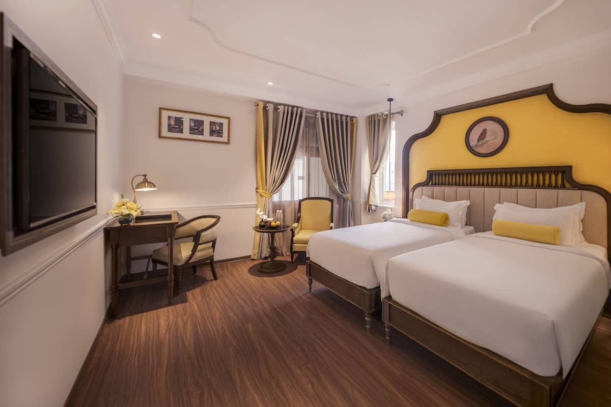 Deluxe Double or Twin Room, City View | Zimmersafe, Schreibtisch, Verdunkelungsvorhänge, schallisolierte Zimmer