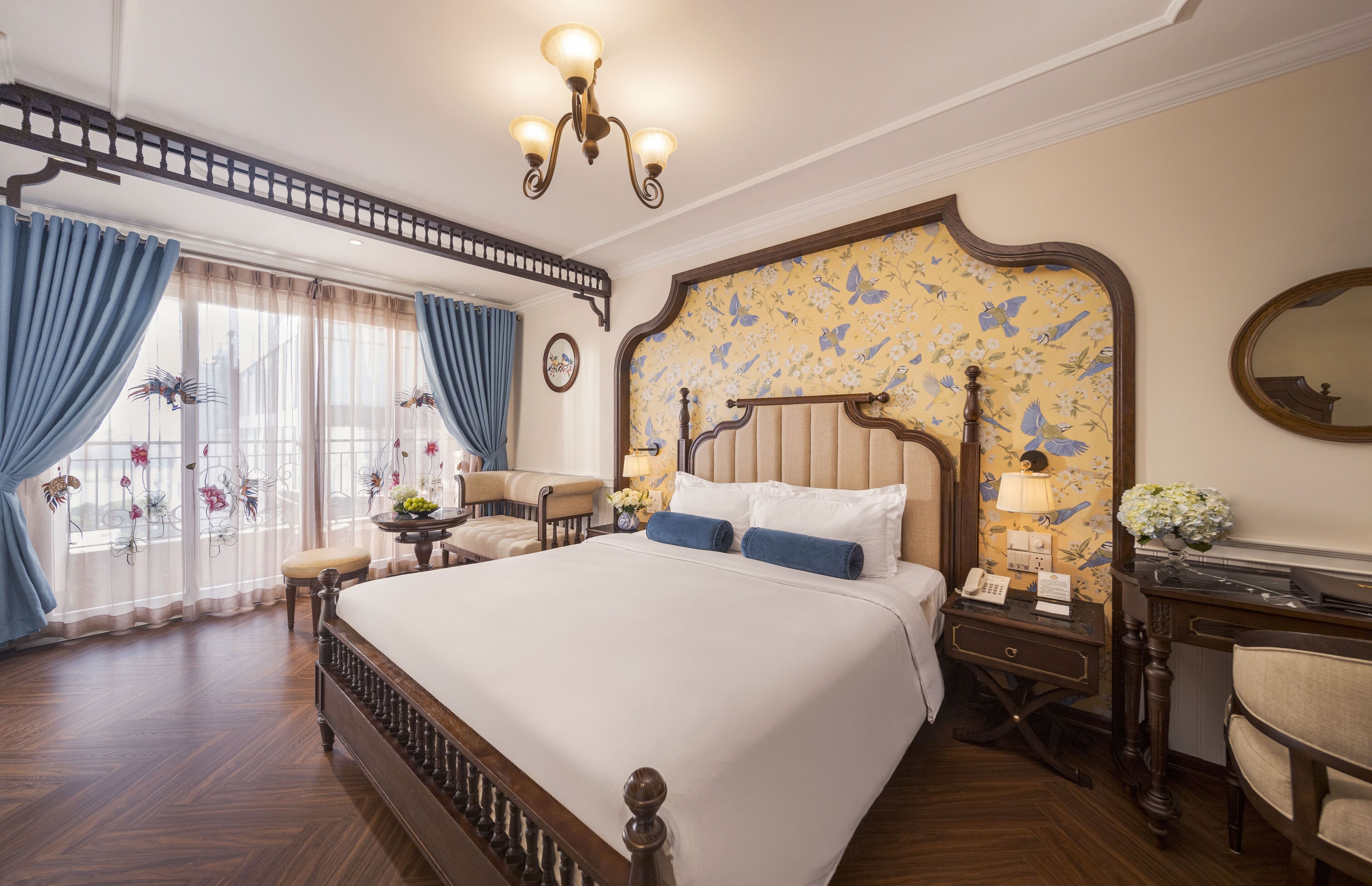 Suite, terrasse (Tirant, High Tea) | Safe på rommet, skrivebord, blendingsgardiner og lydisolert