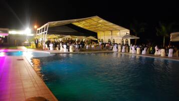 Hồ bơi ngoài trời, dù/ô trên bãi biển/hồ bơi