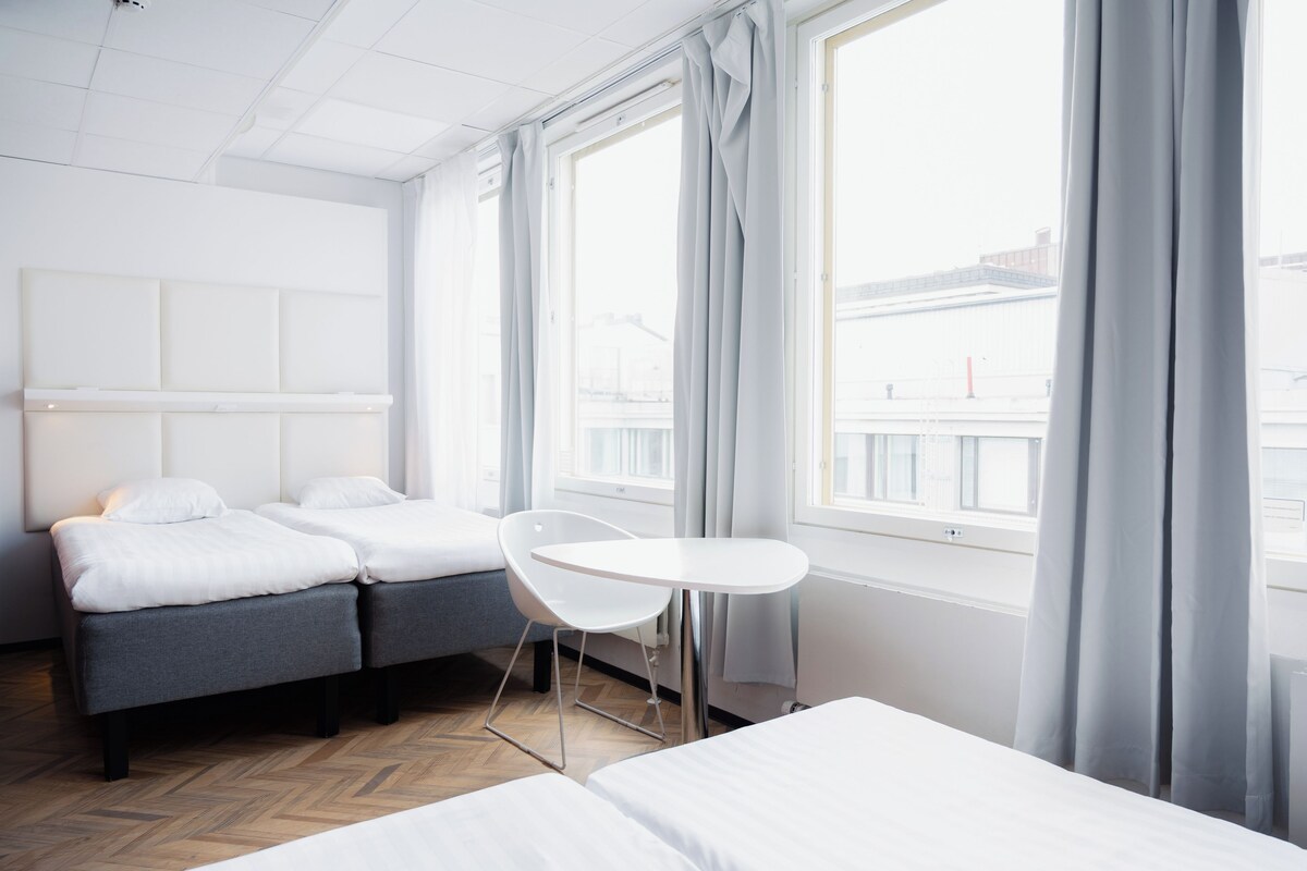 Rideaux occultants, chambres insonorisées, Wi-Fi gratuit, draps fournis