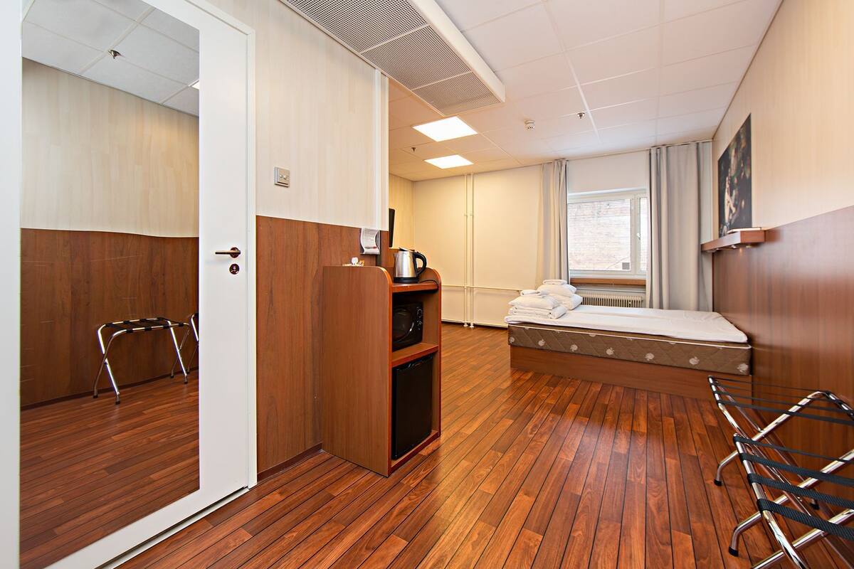 Cortinas blackout, insonorización, wifi gratis y ropa de cama
