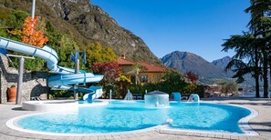 Indoor pool, 2 outdoor pools, open 7:30 AM to 9:30 PM, pool umbrellas - Dependence del Parco (Porlezza)