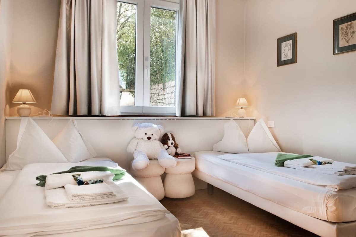 family apartment | 1 bedroom, hypo-allergenic bedding, down duvets, in-room safe