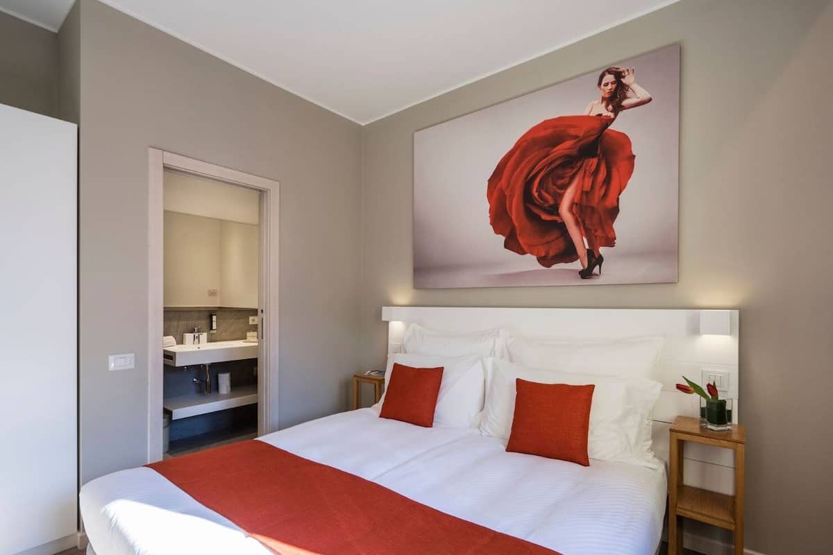 1 bedroom, hypo-allergenic bedding, down duvets, in-room safe