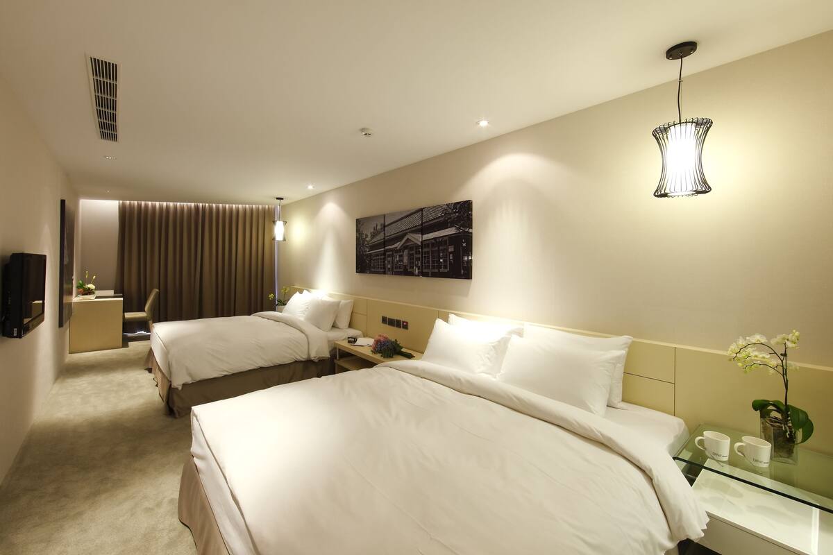 Down comforters, in-room safe, desk, laptop workspace