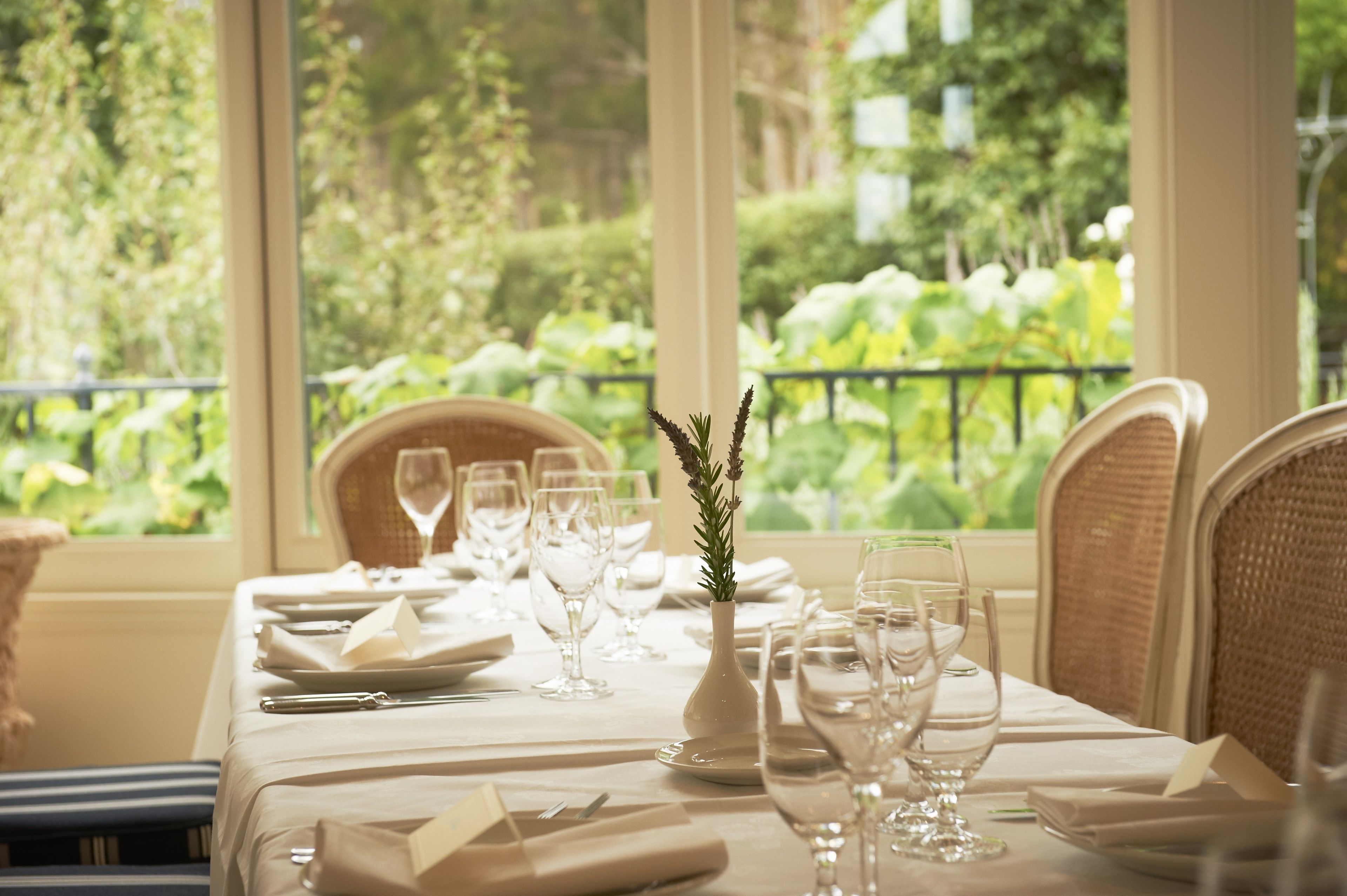 Breakfast, dinner served; local and international cuisine, garden views 