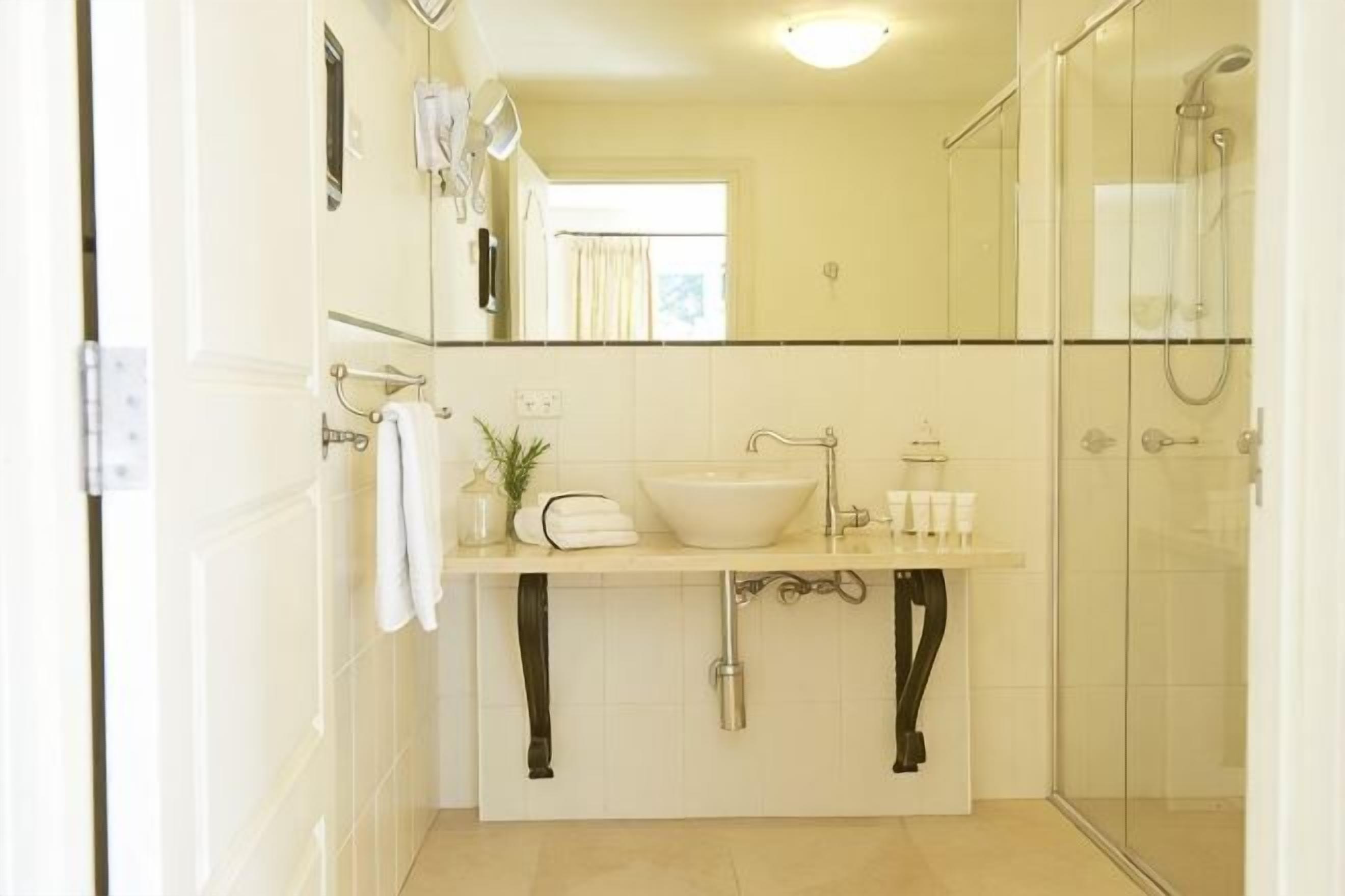 Bathroom | Free toiletries, hair dryer, slippers, towels