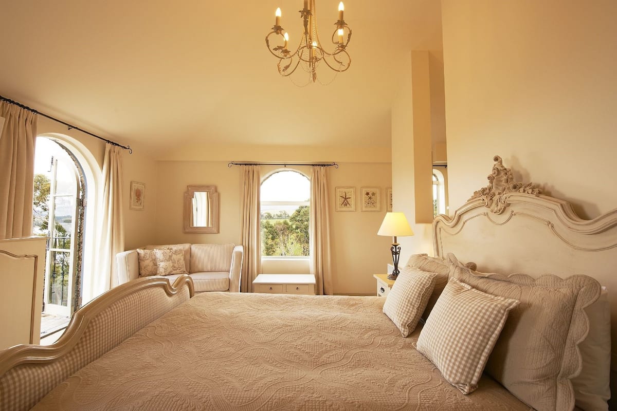 Suite, vue port (Deluxe Villa Suite - Water View)