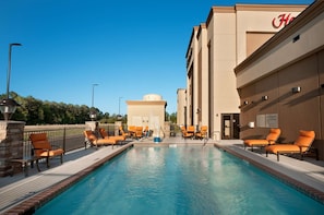 Outdoor pool - Hampton Inn Magnolia (Magnolia)