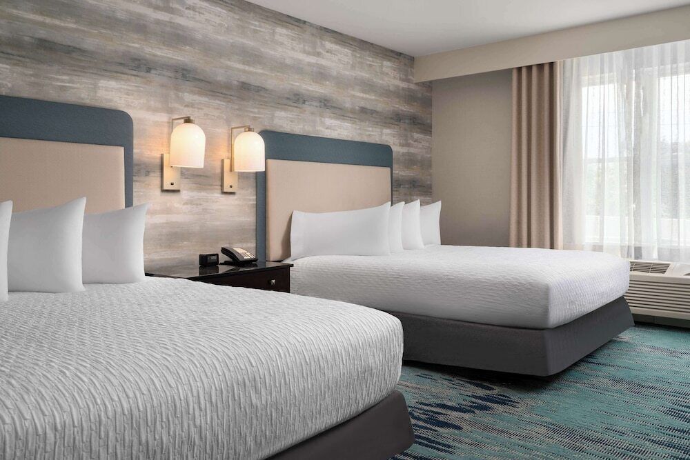 In-room safe, desk, free cribs/infant beds, free rollaway beds