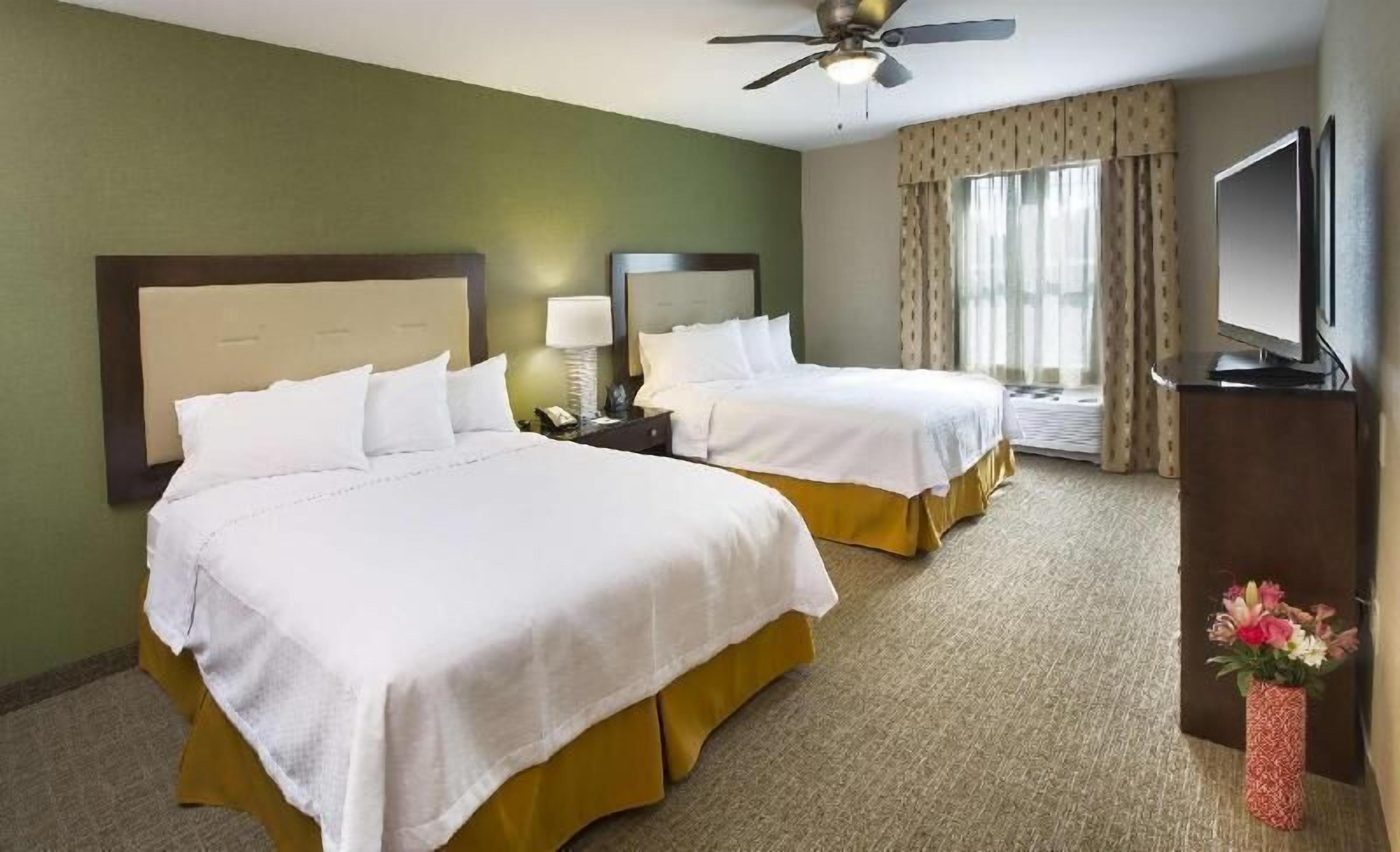 In-room safe, desk, free cribs/infant beds, free rollaway beds
