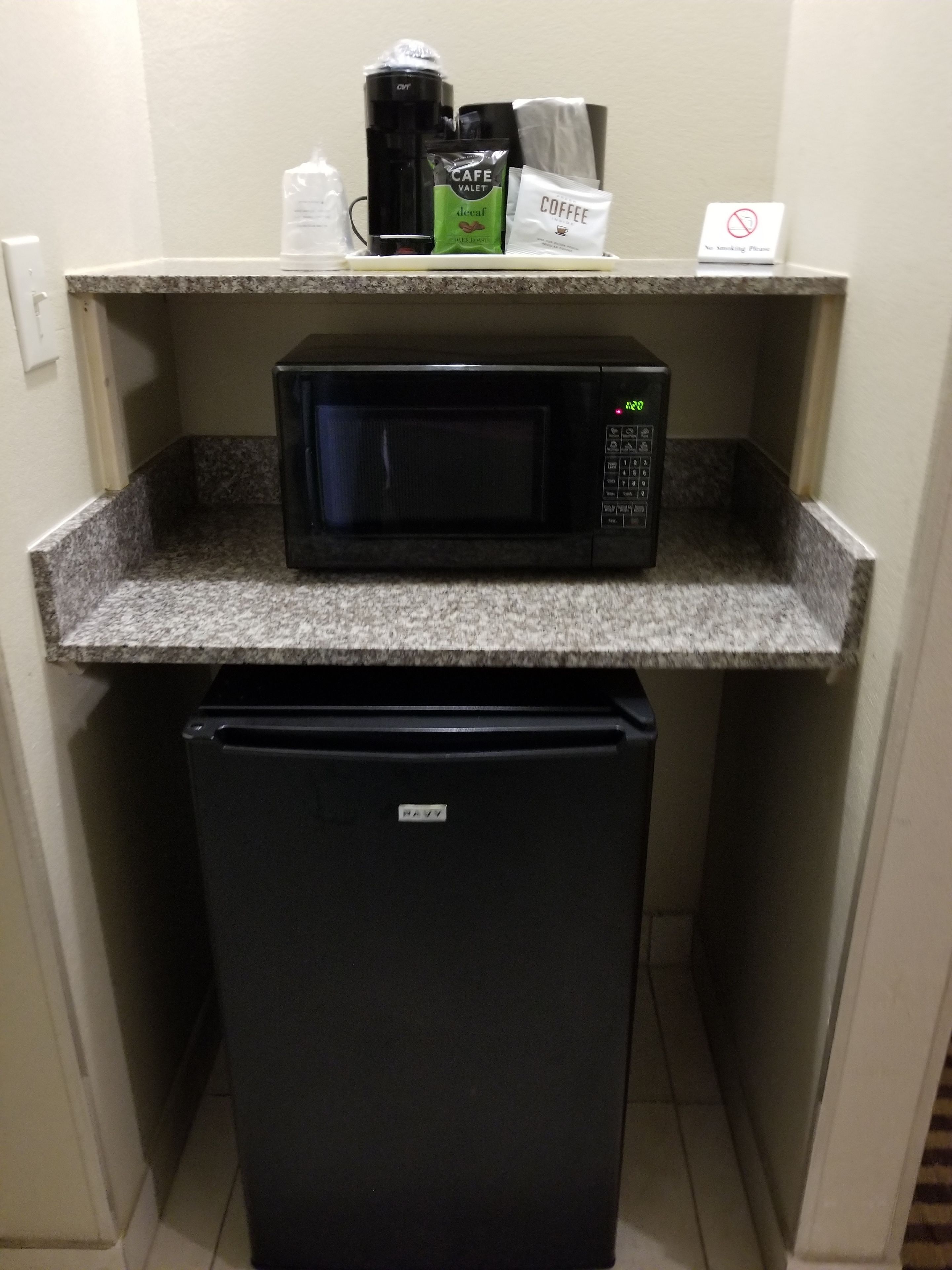 studio suite, 2 queen beds, non smoking | mini fridge