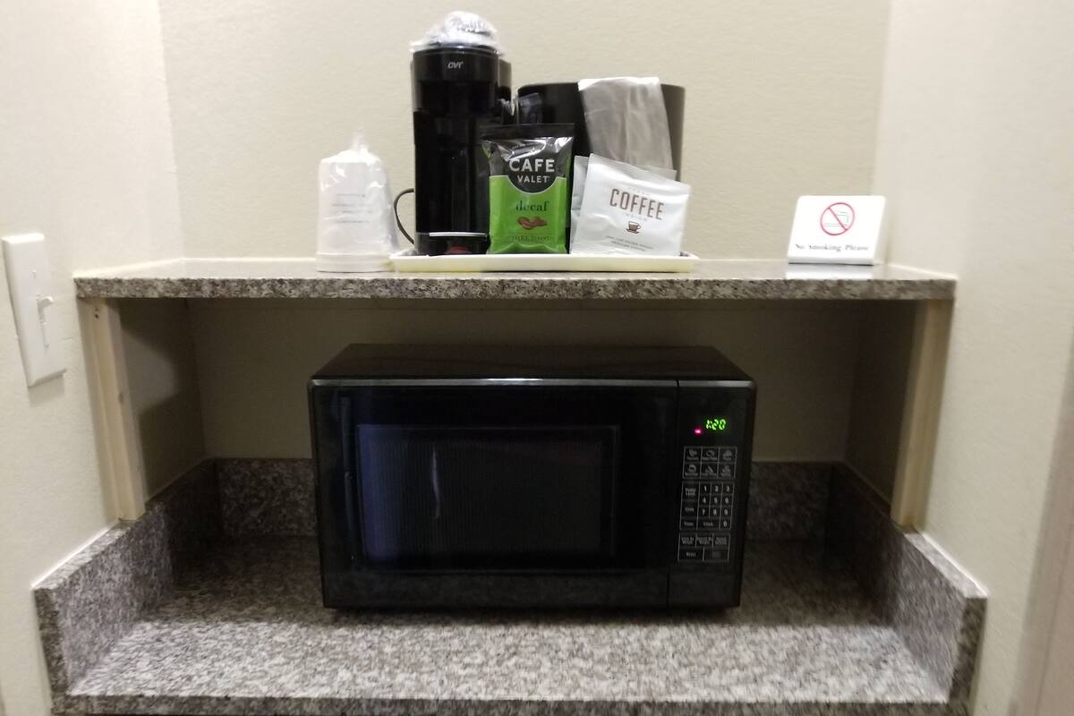 studio suite, 2 queen beds, non smoking | mini fridge