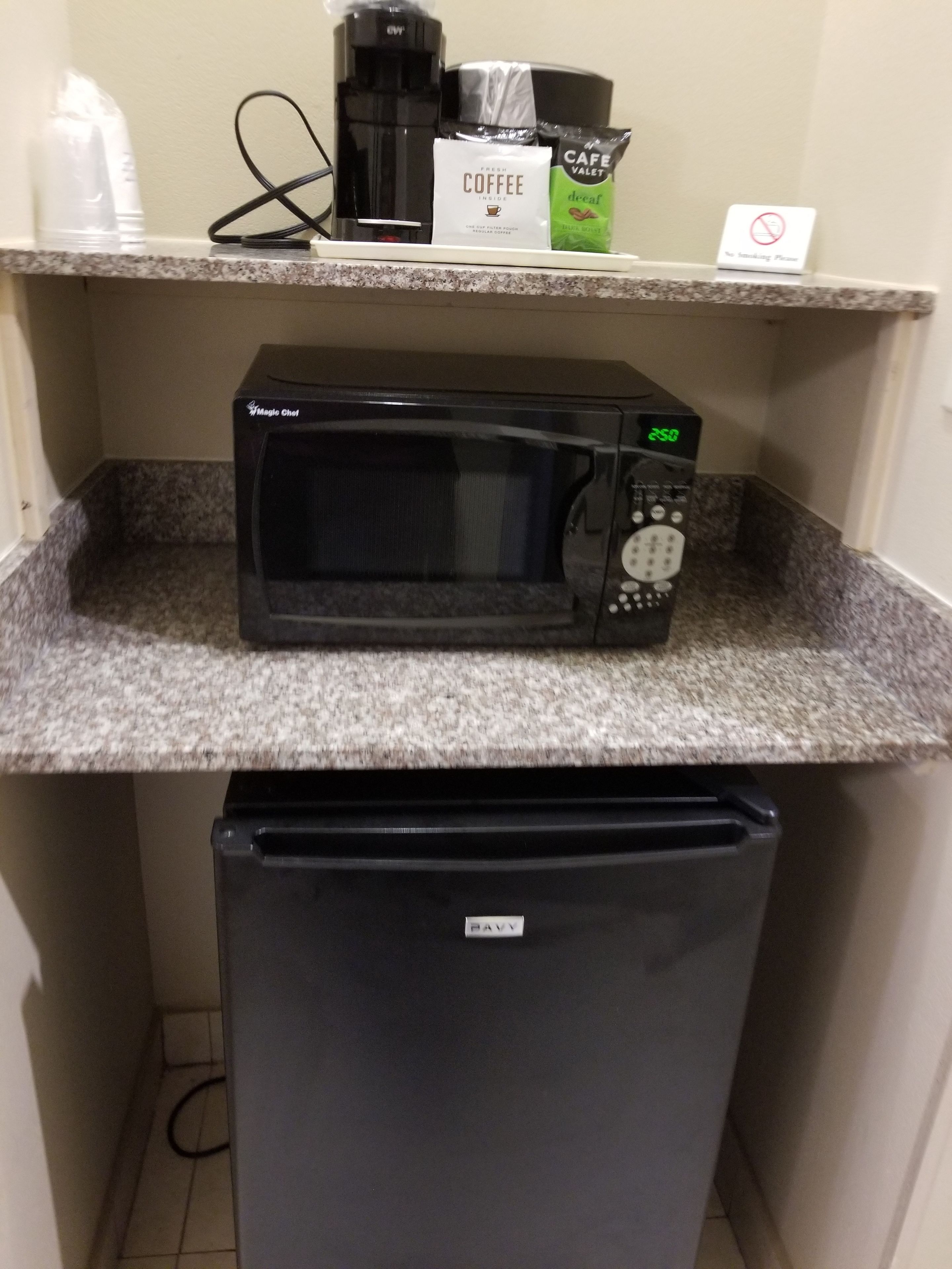 room, 1 king bed, non smoking | mini fridge