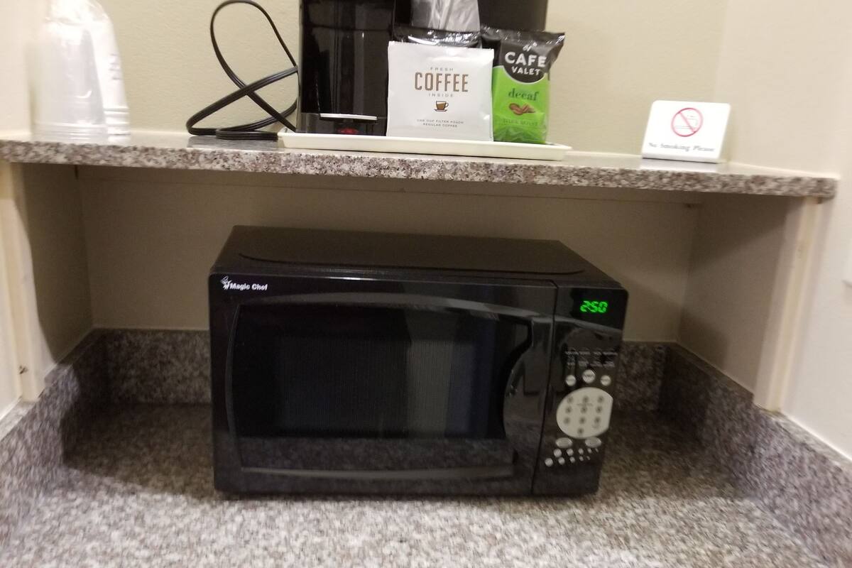 room, 1 king bed, non smoking | mini fridge